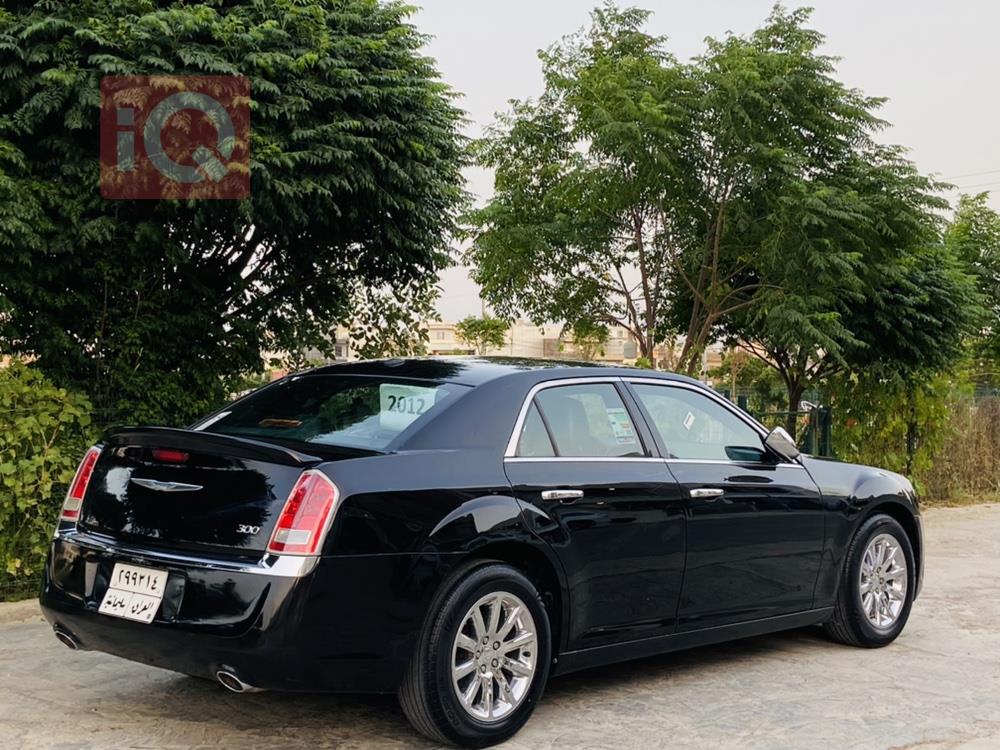 کرایسلەر 300